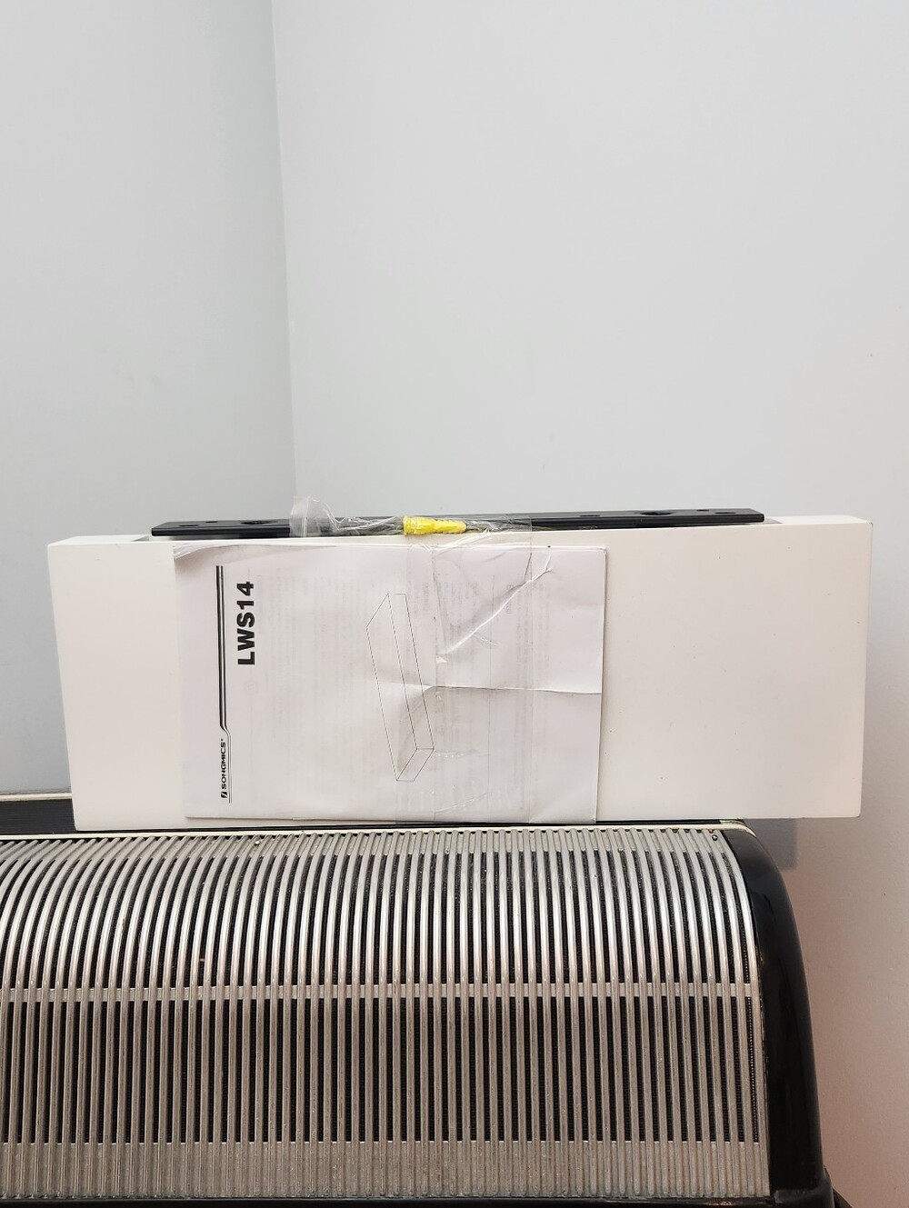 SONGMICS LWS14 WHITE 15" FLOATING SHELF